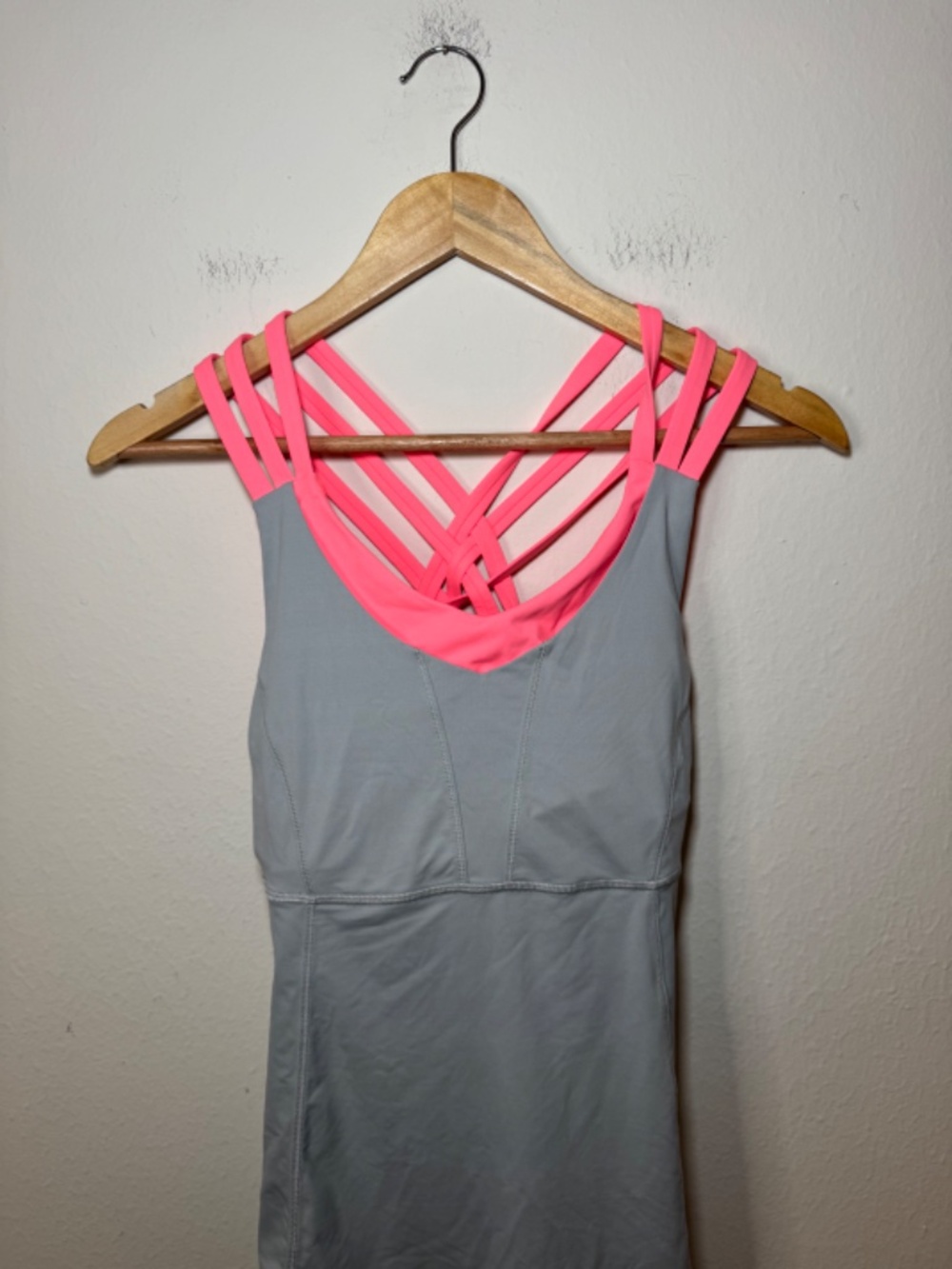 Lululemon Tank Top Women’s Size 10 Gray Pink Built In Bra Athletic - Picture 3 of 5